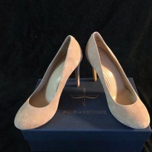 Pour La Victoire Light Suede Pumps Size 7